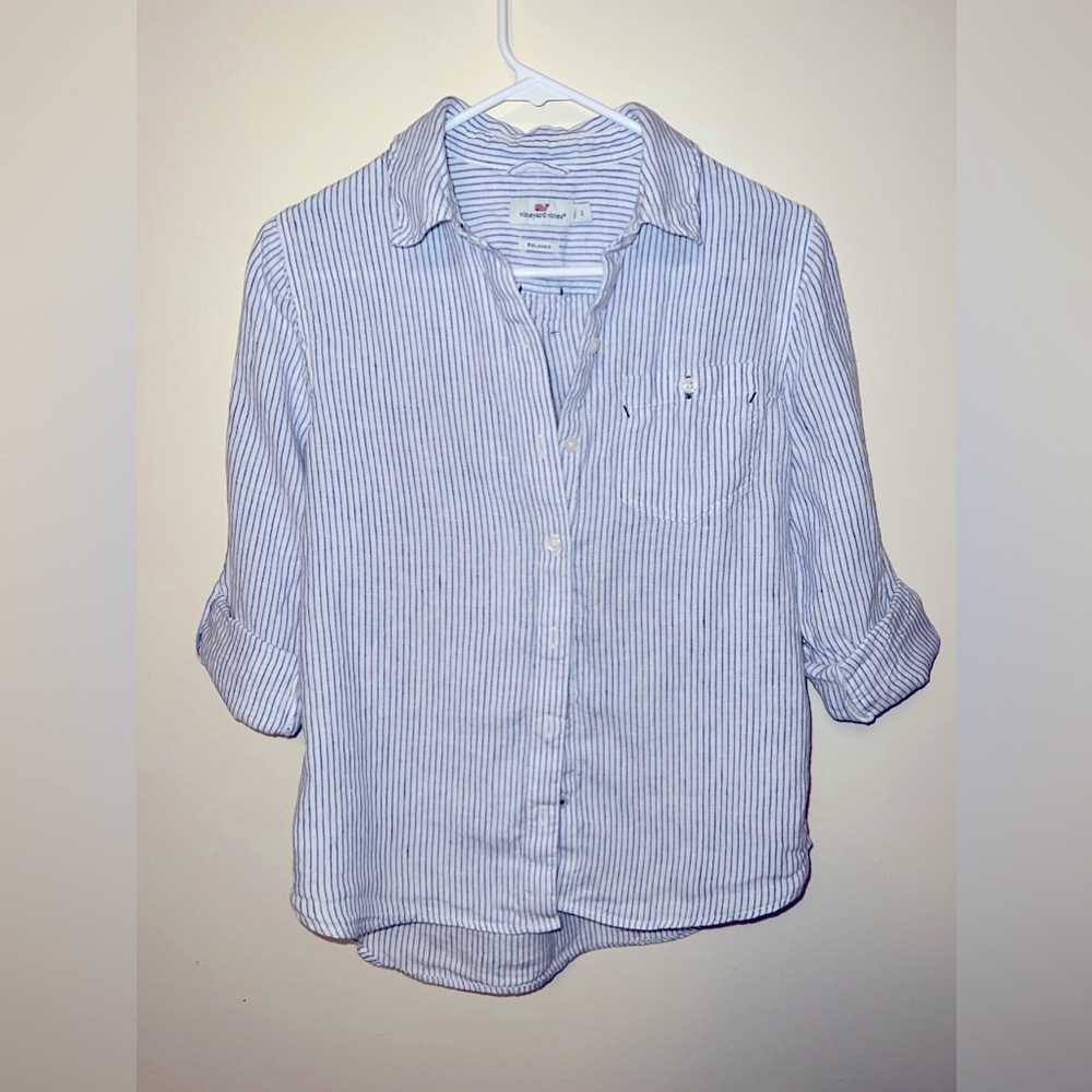 Vineyard vine button up size 2 relaxed fit blue and white